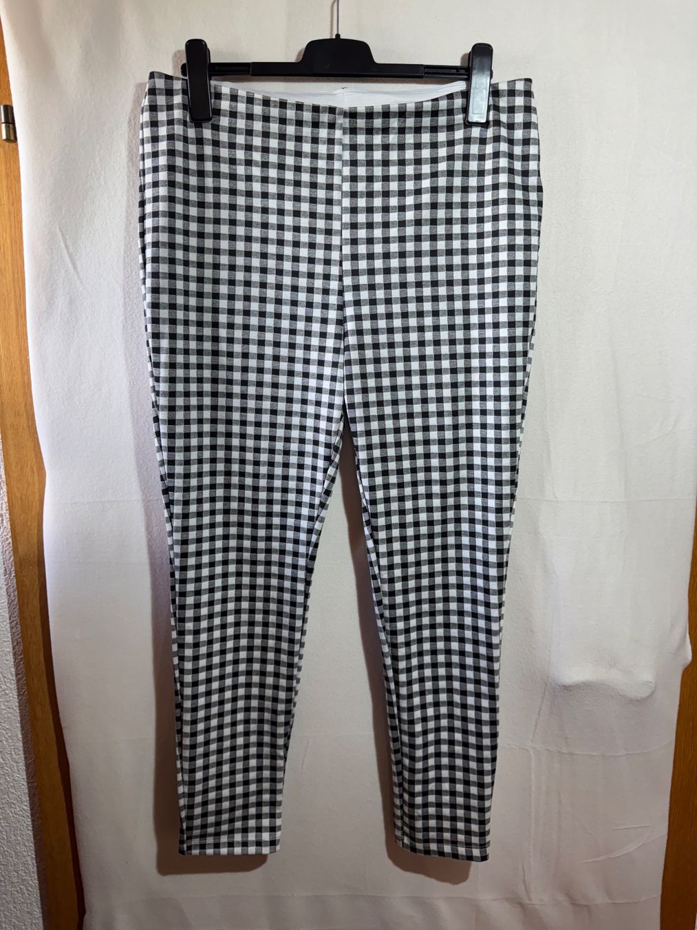 Pantaloni: Stoffhose von Esmara Gr. 44/46 – Usato da Grosswangen venduto da SALE_SALE_SALE