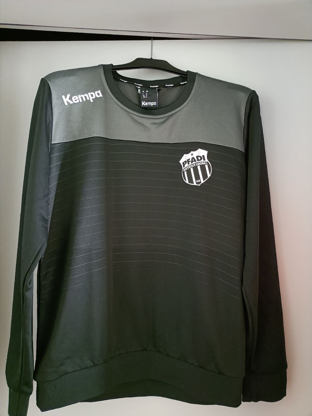 Pullover & Sweatshirts: Kempa Pullover Pfadi Winterthur schwarz Grösse M gebraucht – Gebraucht aus Winterthur von meci02