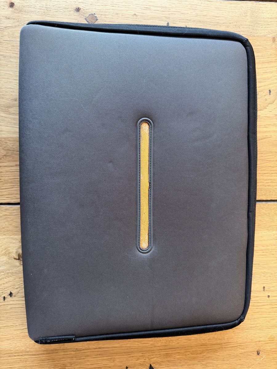 Covers & Borse: Laptop Schutzhülle – Usato da Zürich venduto da ali_9qm9