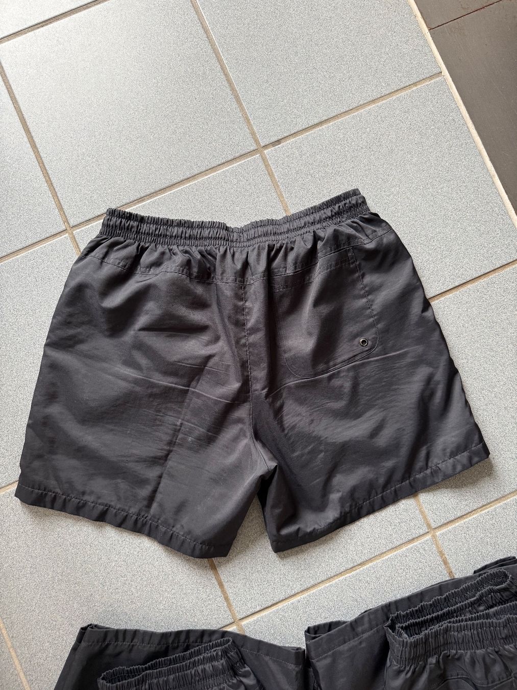 Nike Pantaloni: 3x Nike Flow Shorts (L) – Usato da Worb venduto da le_castor 1