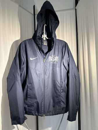 Sportliche FC Zürich Regenjacke für Damen zu verkaufen
