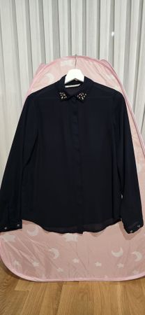 Elegantes ZARA Bluse mit Schmuckkragen