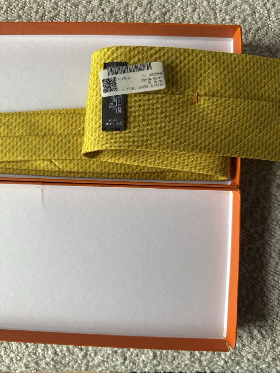 Hermès Cravatte: Brand new Hermes Silk tie - Yellow – Nuovo e nell'imballaggio originale da Pfaffhausen venduto da nad_s69y 2