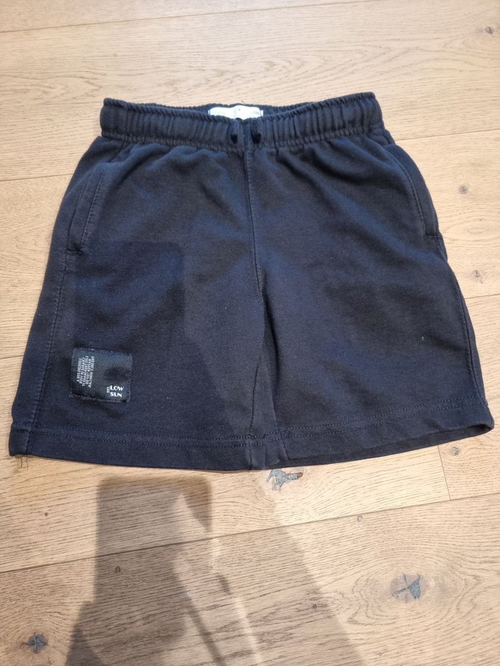Zara Pantaloni: Zara Shorts, 128 – Usato da Buttikon SZ venduto da Limo180