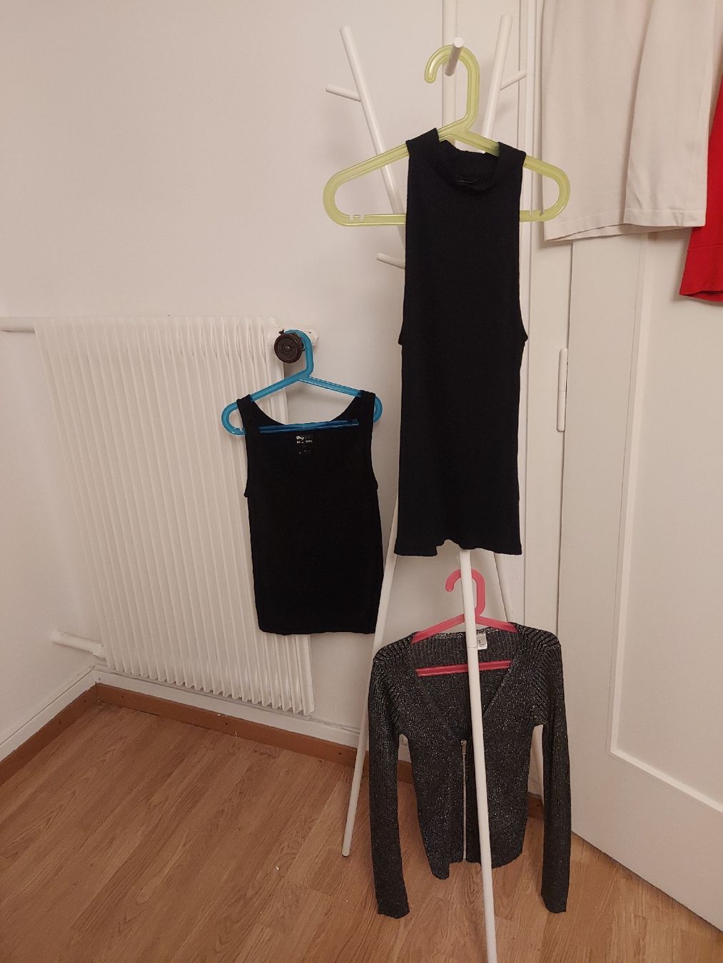 Lots de vêtements: 8 tops – D'occasion à Biel/Bienne par mas_fx95 2