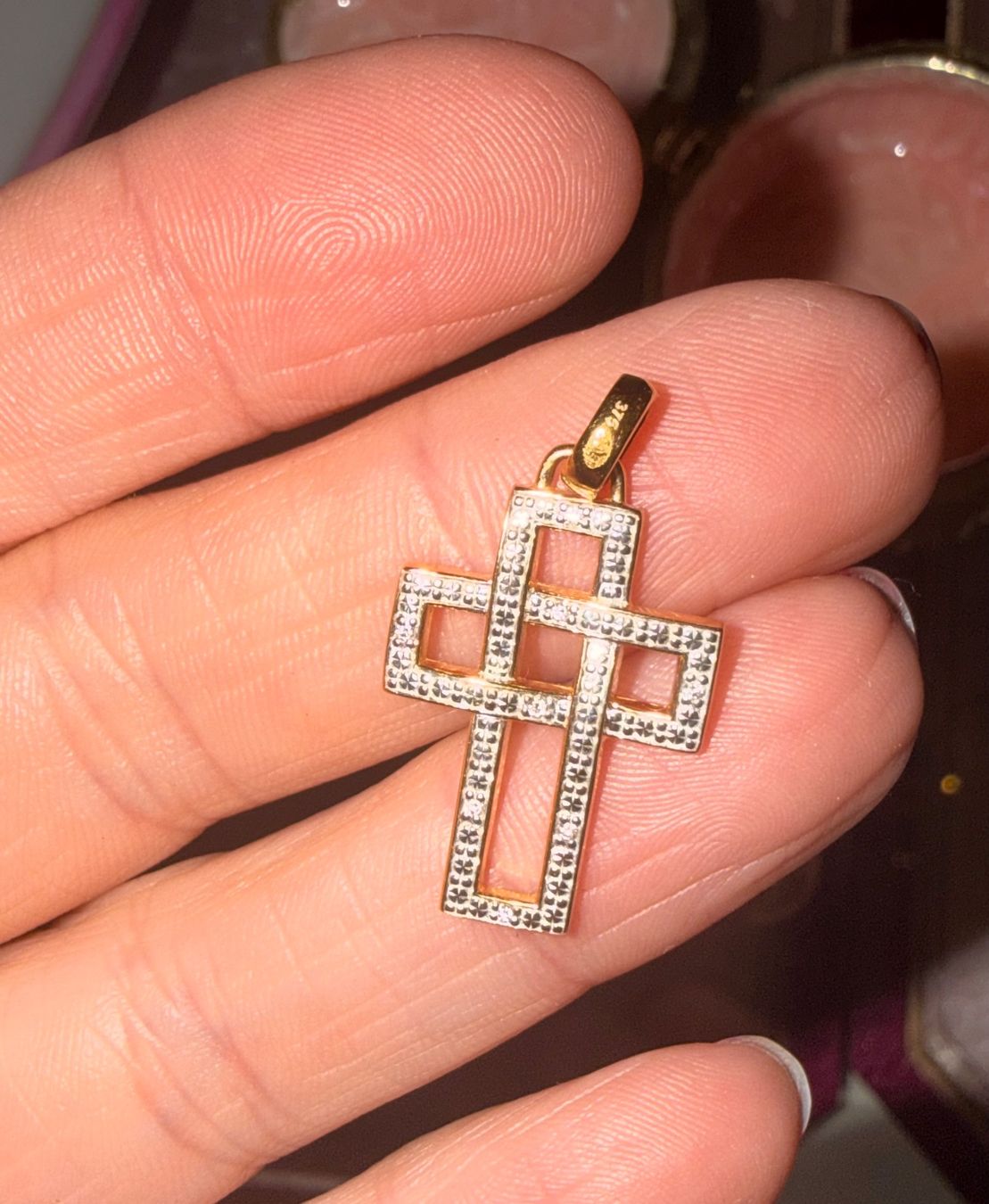 Ciondoli: Pendentif croix or 375 avec diamants – Usato da St-Maurice venduto da Sandrinette123 2