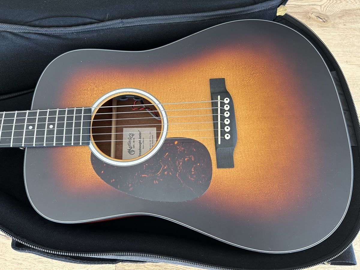 Martin & Co. Strumenti musicali: Martin Dreadnaught Jr - E Excellent Condition LEFT Handed - – Usato da Hallwil venduto da ejackson13l 3