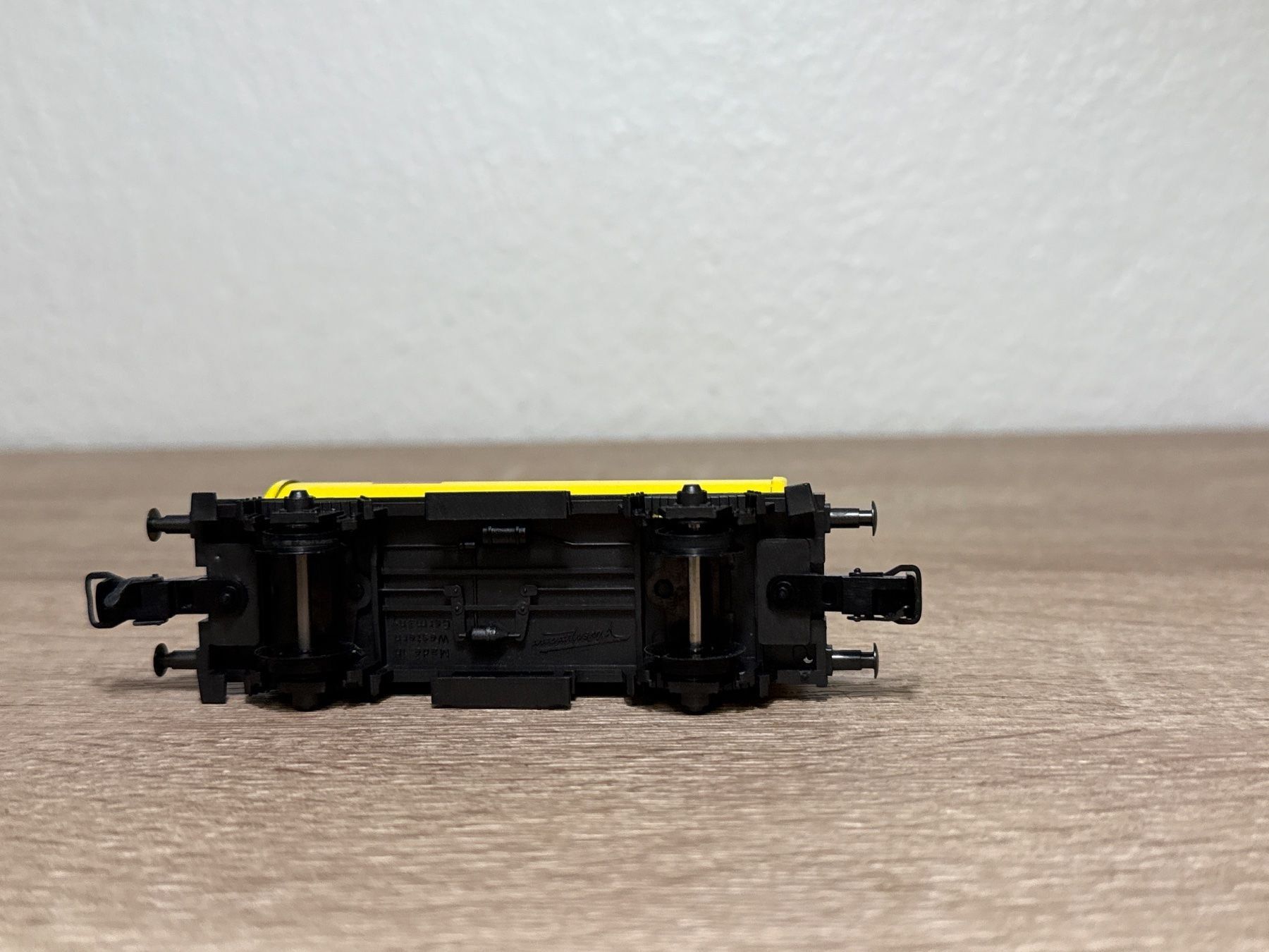 Fleischmann Modellini di ferrovie: Fleischmann Kesselwagen SHELL H0 (21) – Usato da St-Aubin-Sauges venduto da Lo_Go 4