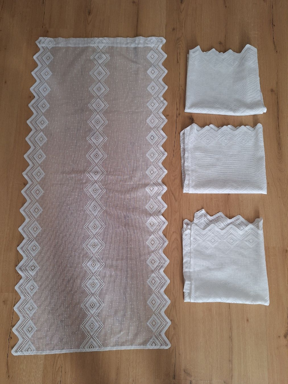 Tende: Vorhang 4 Stück 137x62.5cm – Usato da Konolfingen venduto da Bernerin1987