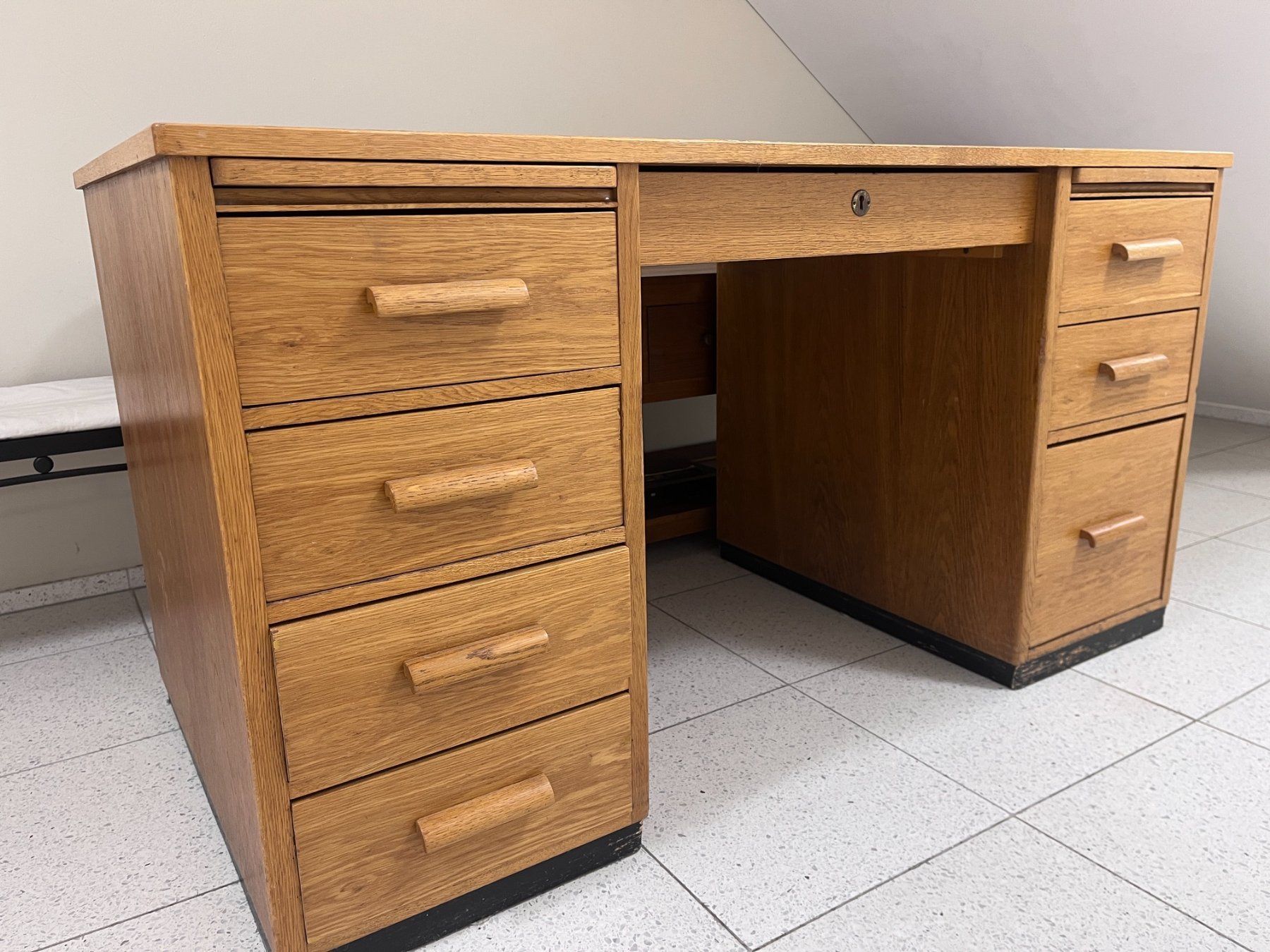Bureaux: Bürotisch klassisch – D'occasion à Kilchberg ZH par jos_y9pv
