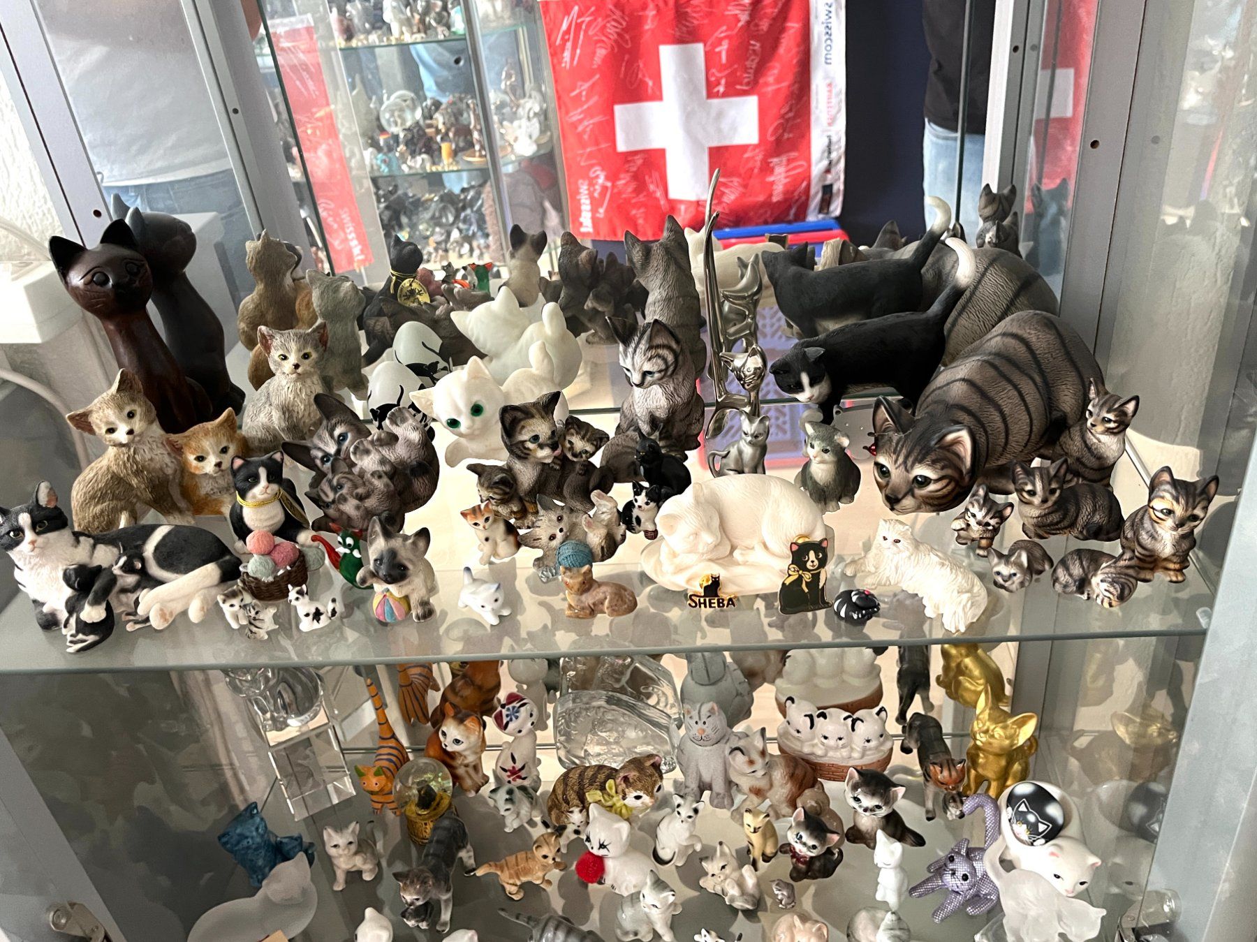 Statuette: Sammlung Katzenfiguren (optional mit Vitrine) – Usato da Zürich venduto da Allrounders 5