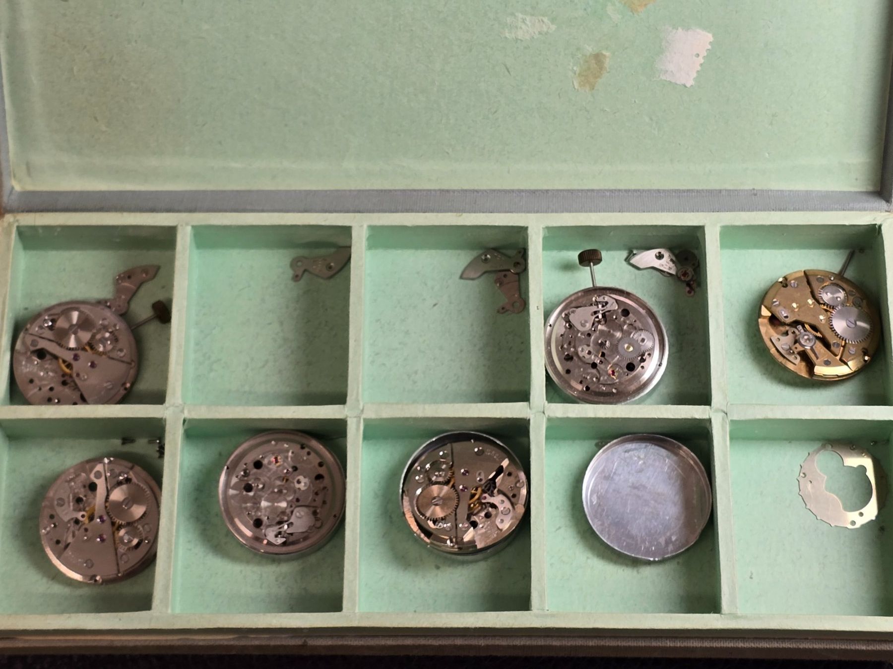 Venus Orologi: Lot de mouvement Venus 220 – Difettoso da Tramelan venduto da Nirdan