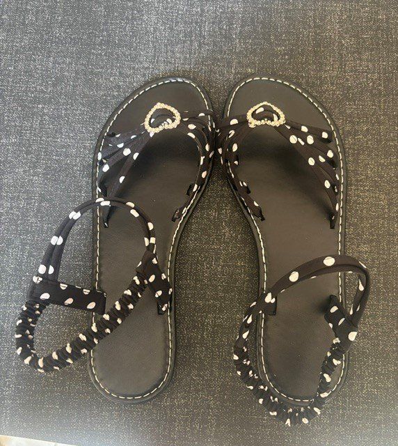 Chaussures femmes: Sandalen – Neuf (Voir description) à Wilen b. Wollerau par Andrea13