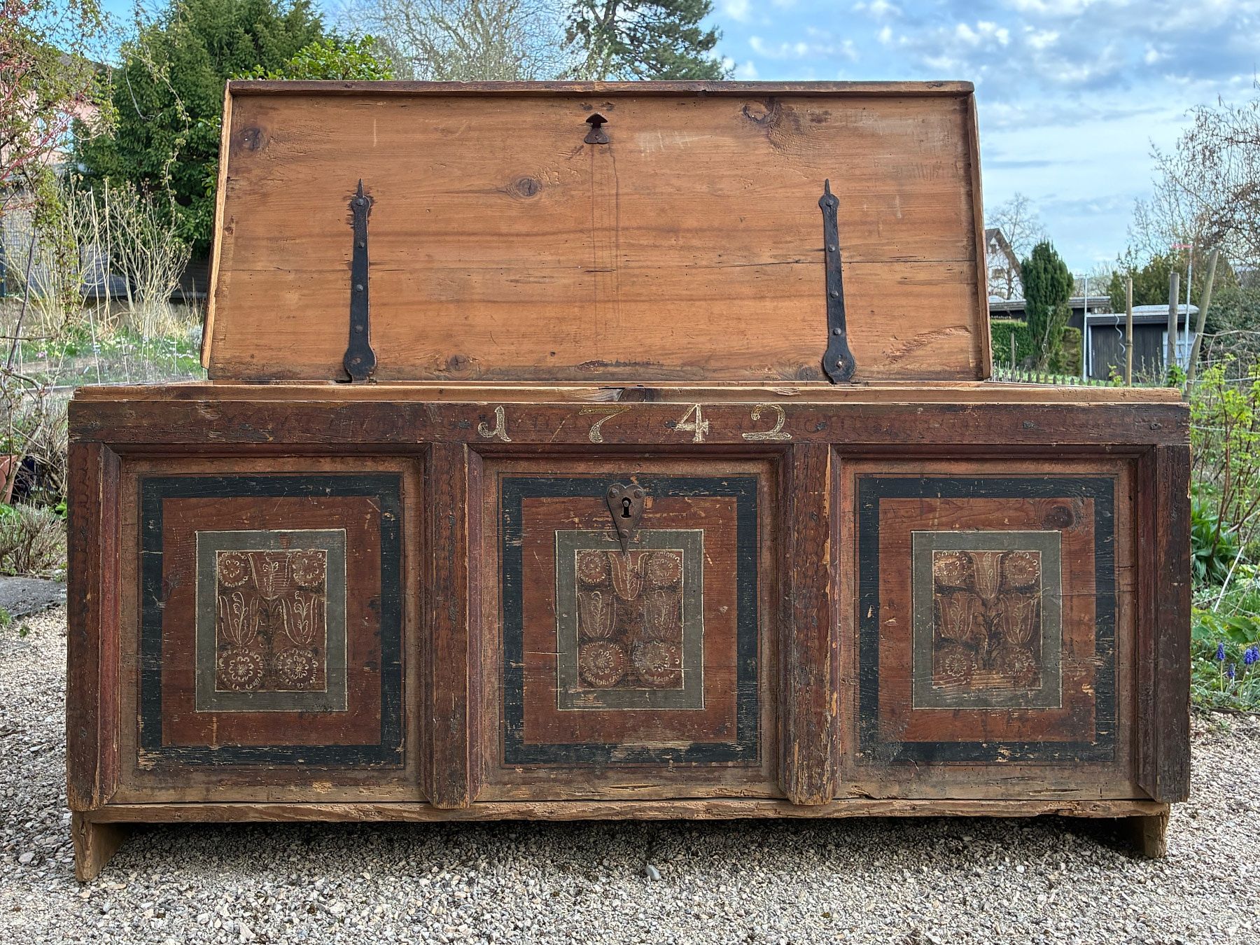 Truhen: Bemalte antike Hochzeitstruhe von 1742 – Gebraucht aus Winterthur von m_photo 1