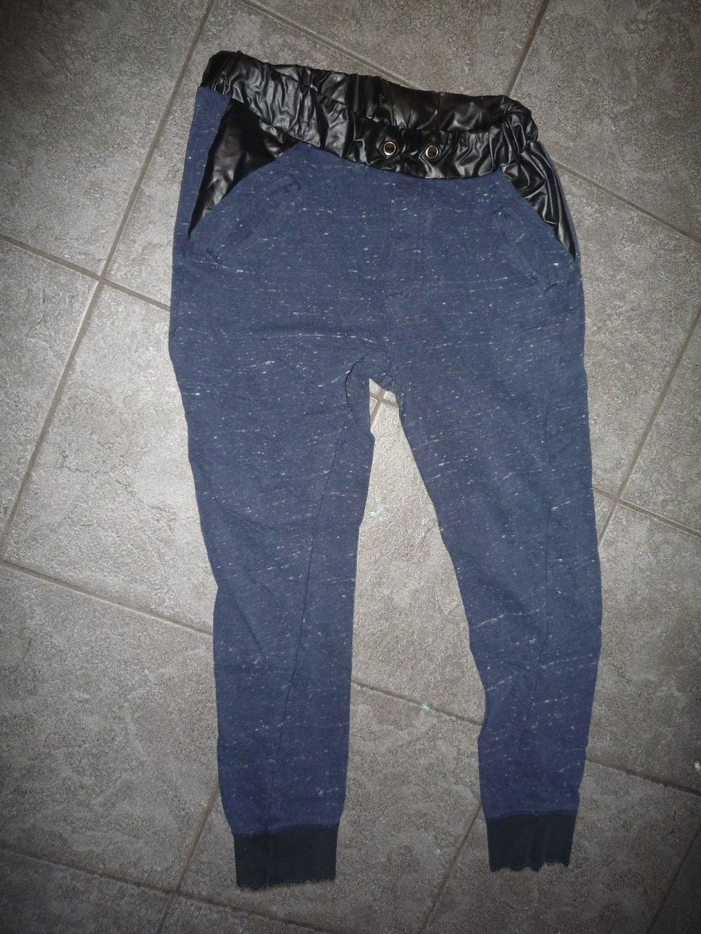 Pantaloni: WOHLFÜHLHOSE GR.156 – Usato da Andwil SG venduto da schmei