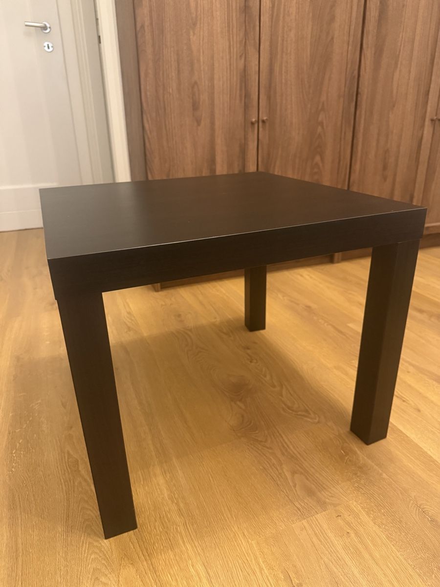 Tavoli: Table dark wood square side table good condition – Usato da Neuchâtel venduto da ami_fl7g 1