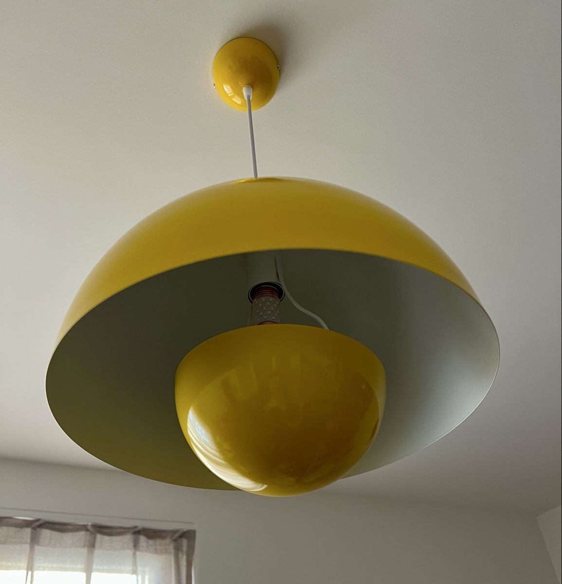 Lampade: Lampe design jaune style scandinave – Usato da Lausanne venduto da Lyl-ch 2