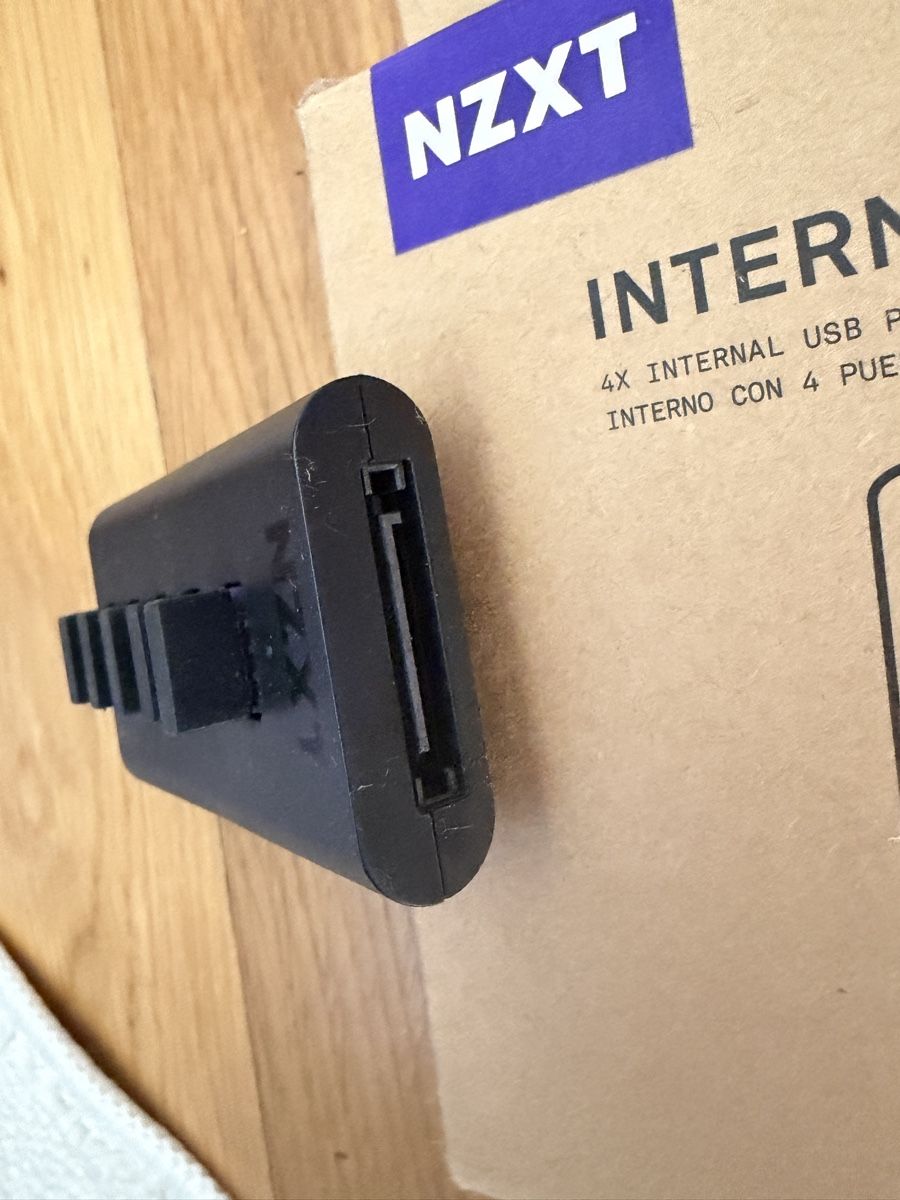 NZXT Hub & Switch: NZXT Internal USB Hub – Usato da Basel venduto da ale_mn2l 2