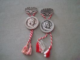 2 Abzeichen Schützen Feldsektions Wettschiessen 1942 / 1944