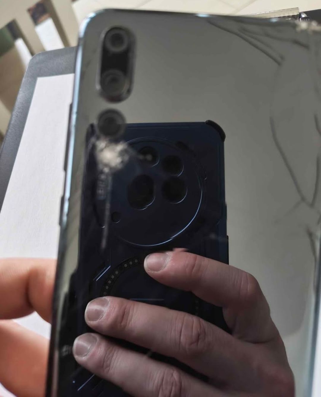 Huawei Portables: Huawei P20 Pro, Risse am Glas,  – D'occasion à Ebikon par val_w5jm 4