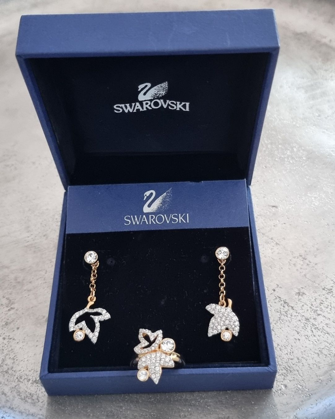 Swarovski Ohrringe & -stecker: ORIGINAL Swarovski Ohrringe+Ring, Gr. 16 – Neu und originalverpackt aus Frauenfeld von Bleeddragon