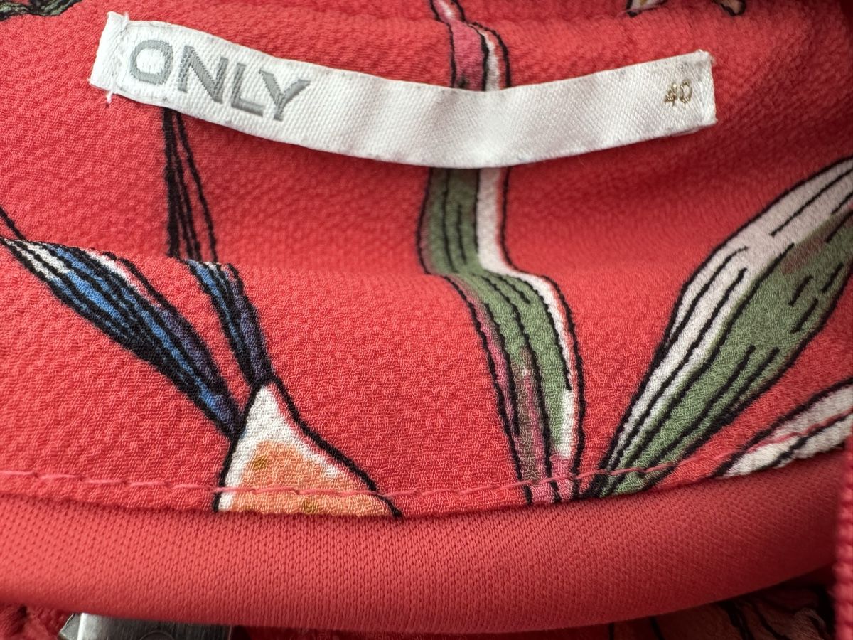 Only Giacche: ONLY Sommerjacke, Gr. 40, rot, Blumenmuster – Usato da Winkel venduto da Schorley 3
