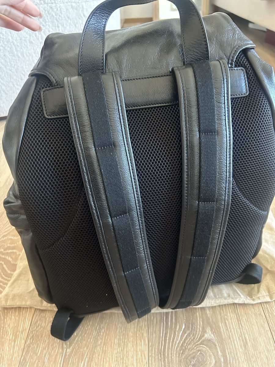 Gucci Zaini: Schwarze Gucci Leder Rucksack mit GG Details – Nuovo e nell'imballaggio originale da Zürich venduto da nin_mk8s 3