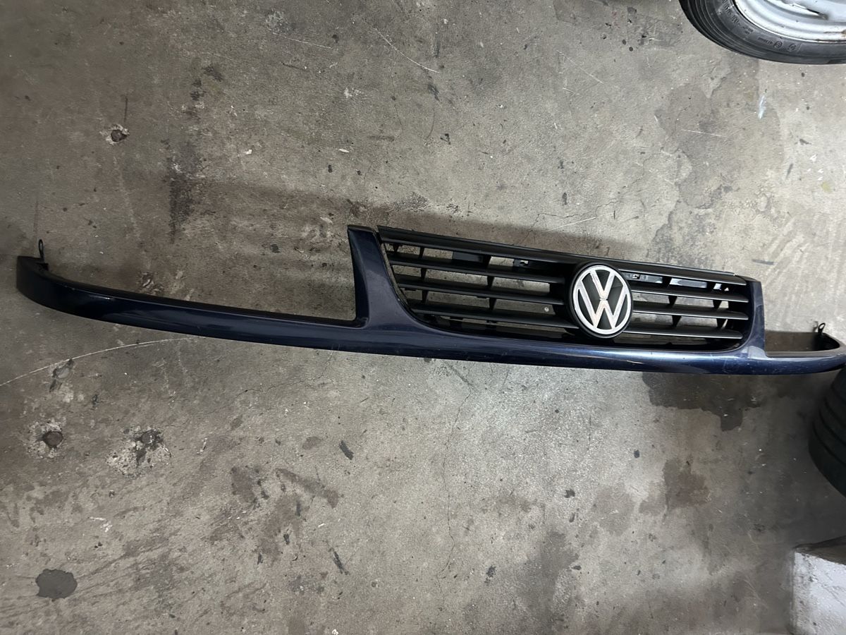 Volkswagen Tutti pezzi di ricambio auto: Calandre VW Passat vr6 B4 – Usato da Muraz (Collombey) venduto da Wolfdog1978 1