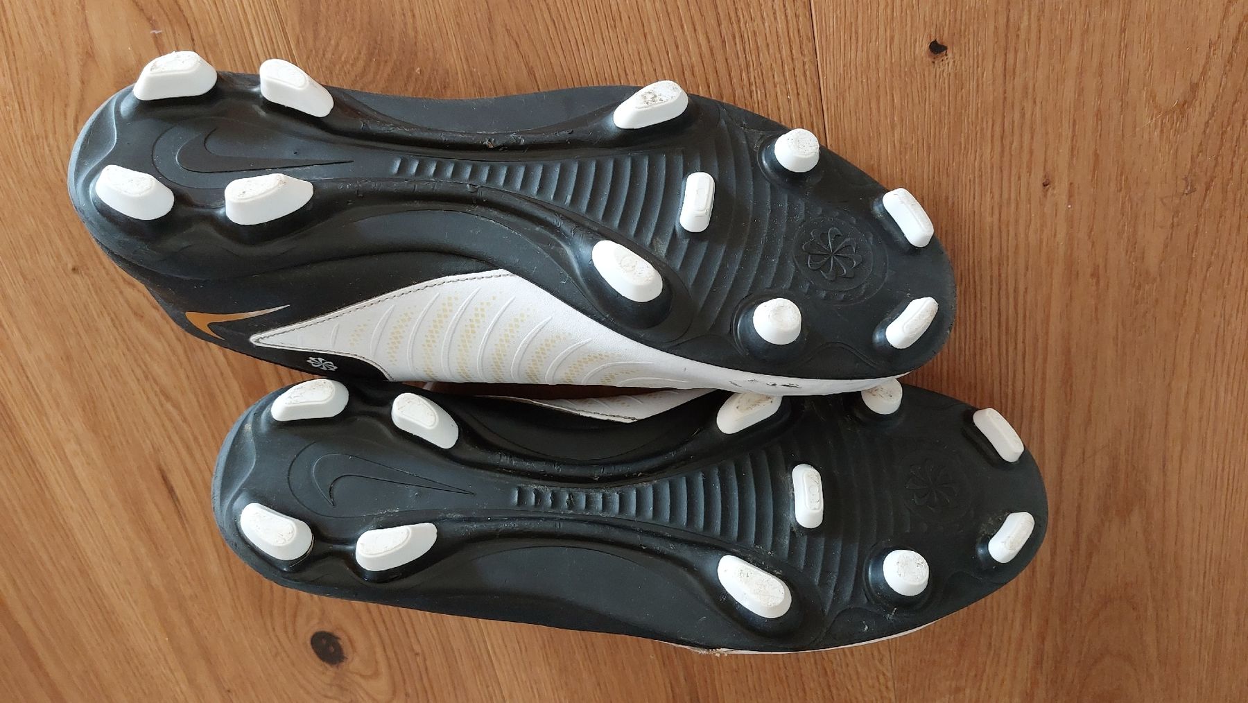 Chaussures hommes: Fussballschuhe – D'occasion à Wegenstetten par Coconora 1