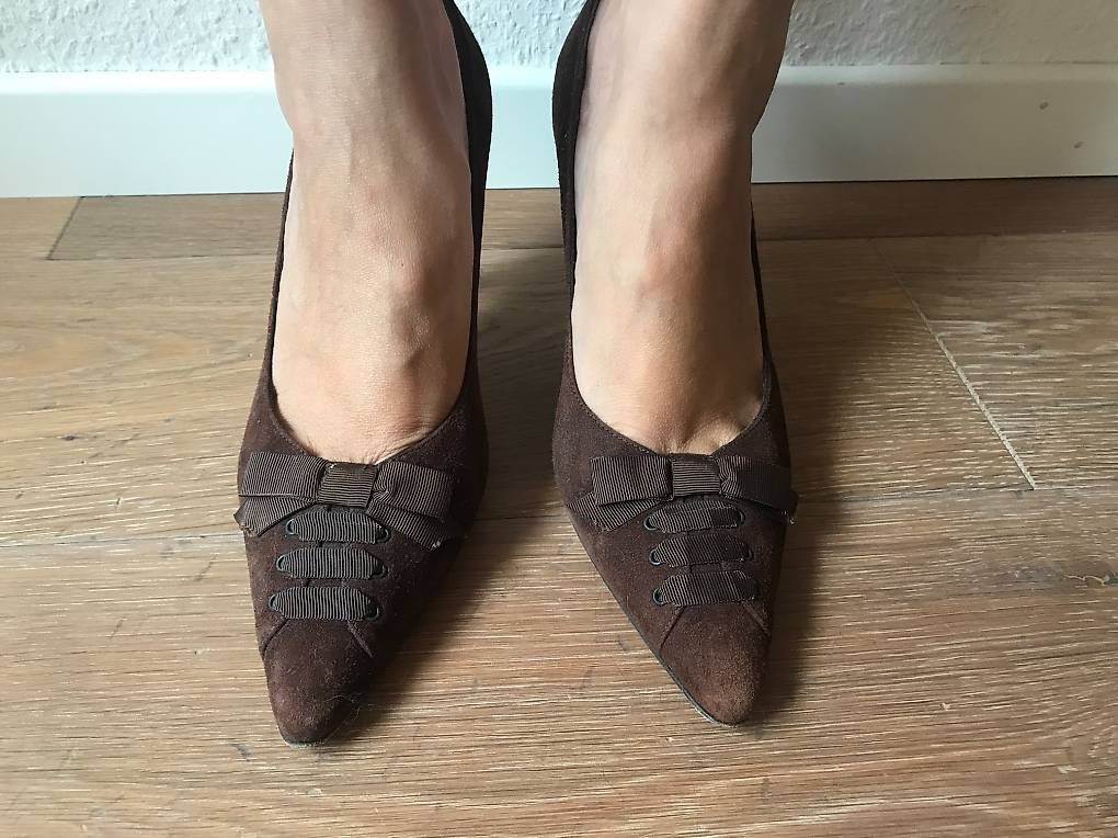 Scarpe da donna: Escarpins en daim marron 39 – Usato da Chêne-Bougeries venduto da Luke17