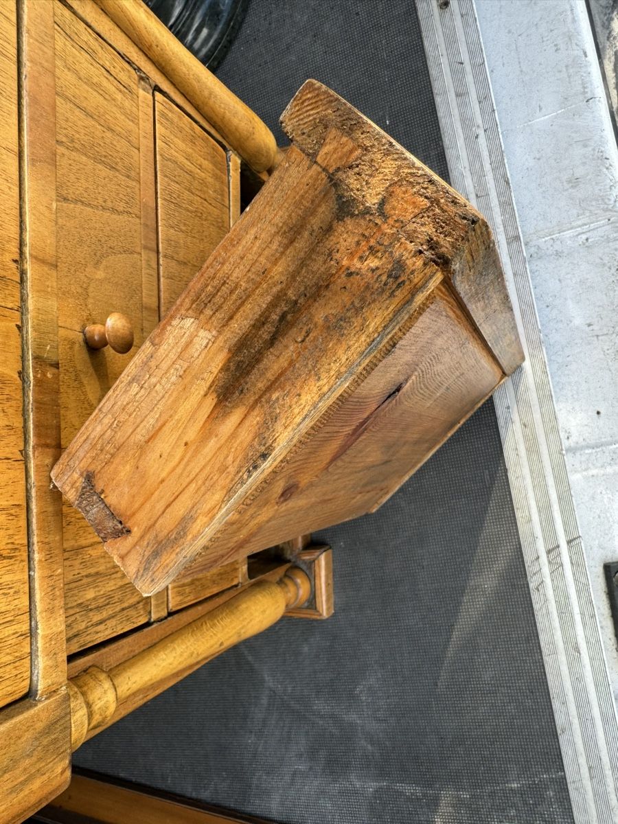 Cassettiere: Antike  kleine Holzkommode mit 4 . Schubladen – Usato da Chur venduto da Meriva0 2