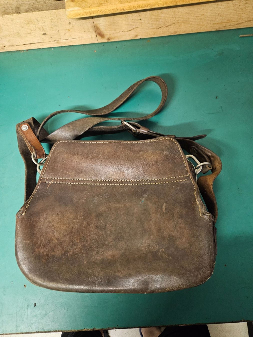 Schweizer Armee Uniformi: Ledertasche Schweizer Armee Post PTT Bahn SBB Vintage Tasche – Usato da Ostermundigen venduto da Swissmarmota 1