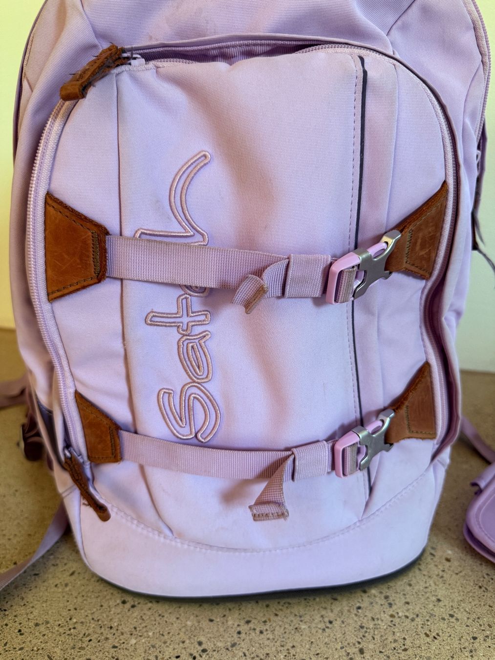 Satch Sacs & sacs à dos: Satch Rucksack Flieder mit Laptop-Tasche – D'occasion à Wohlen AG par sel_2zd6 1