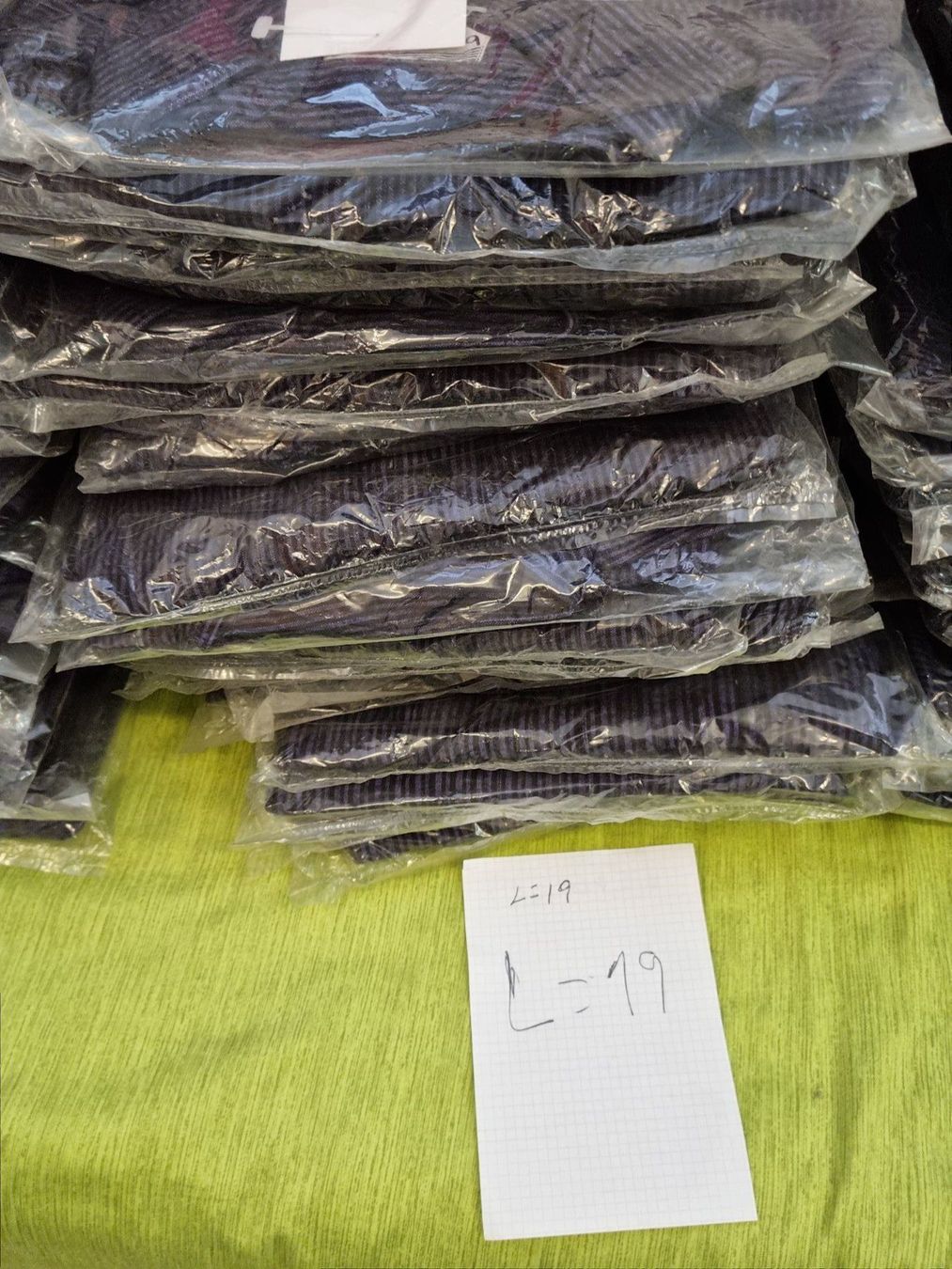 Camicie: Hemden 104 Stk. – Nuovo e nell'imballaggio originale da Dürnten venduto da Acalpulcu3 6