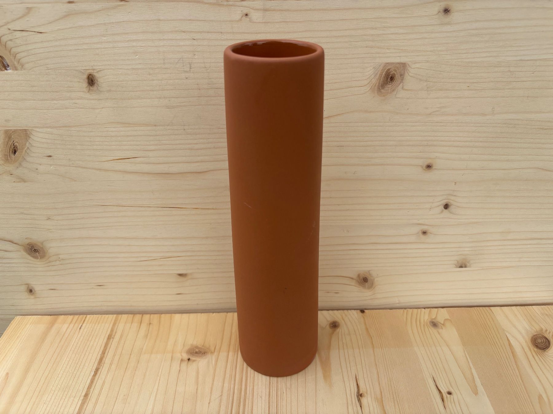 Vasi & Recipienti: Atelier Agave Vase Chimney Small Terracotta – Usato da Feldbach venduto da Olive1