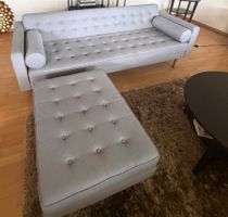 Elegantes Sofa mit Ottomane