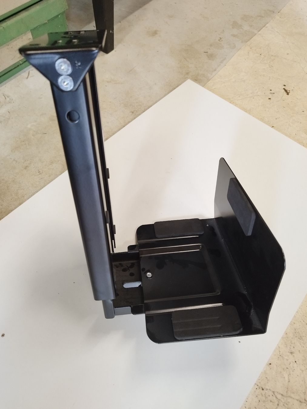 Supporti a parete: PC Halterung Tisch NewStar - Clean Desk - schwarz – Usato da Wallenwil venduto da Franc.Widmer