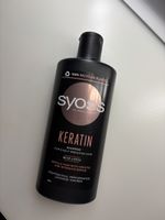 Syoss Keratin Shampoo, repairs easily breaking hair.