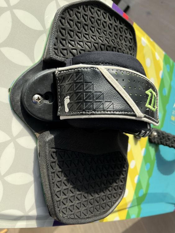 North Soleil 128/37.5 Kitesurf Board mit Bindung und  Griff 4