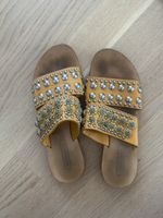 Sandalen gelb mit Nieten Dekor Gr 37