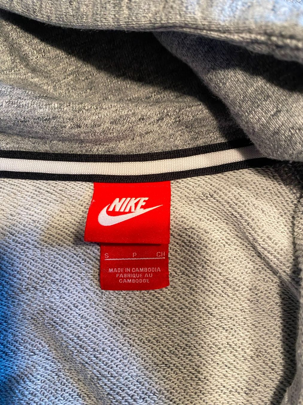 Nike Lotti di vestiti: 4-teiliges Paket Nike Herrenkleider Gr. S – Usato da Röschenz venduto da Tashroal 4