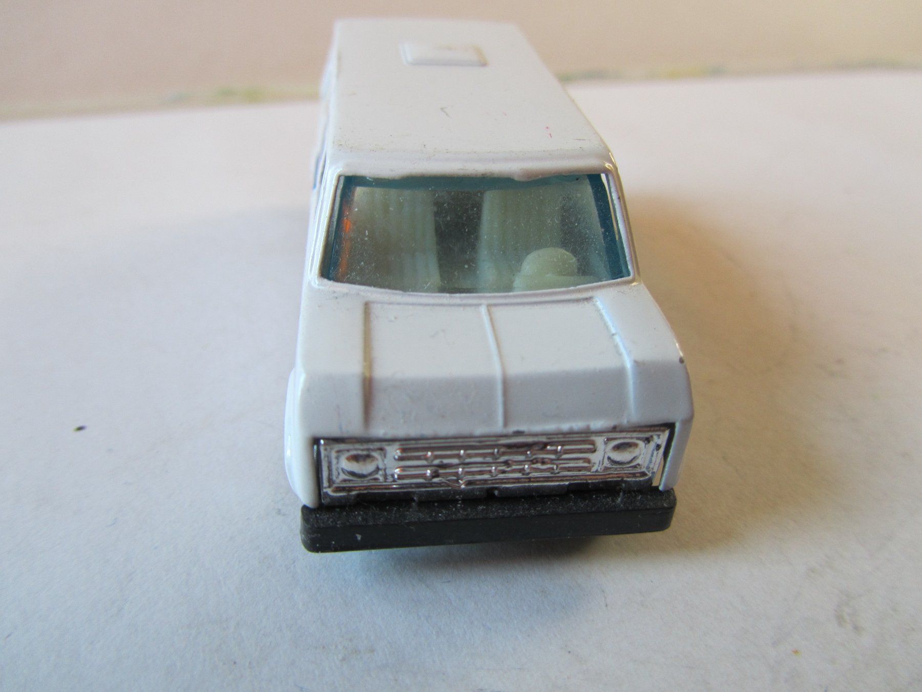 Ford Modellini d'auto: Ford Econoline Ambulance (Yatming) – Usato da Weiningen ZH venduto da dietsch57 2