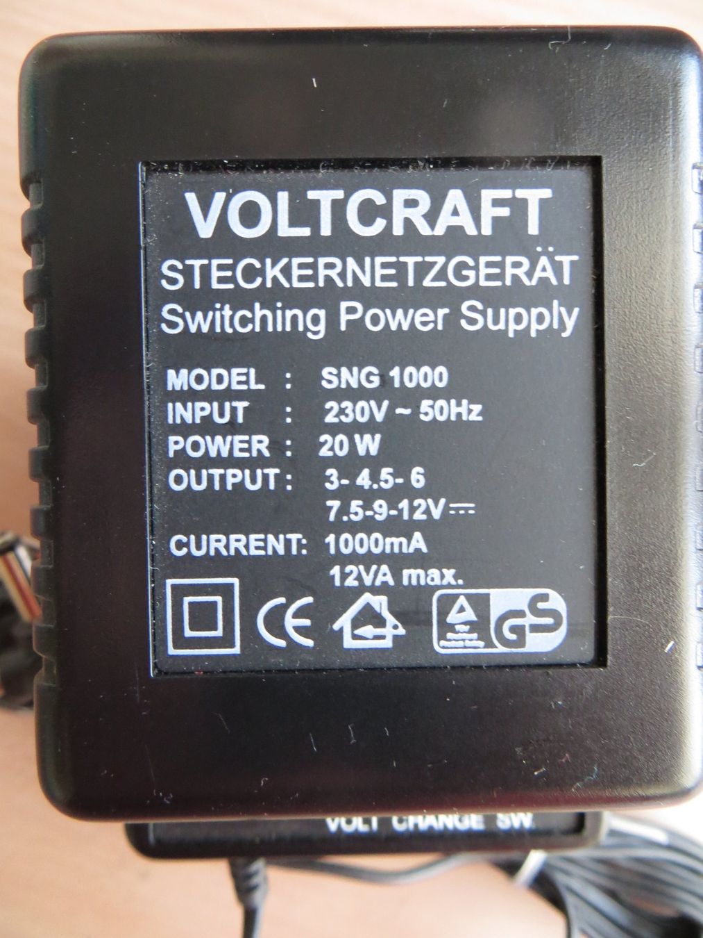 Voltcraft Caricabatterie: Stecker-Ladegerät Marke Voltcraft 3 - 12V – Usato da Luzern venduto da Baumli1