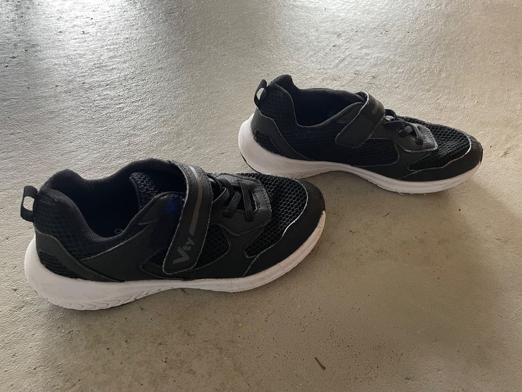 Scarpe per ragazzi: Turnschuhe Grösse 32 – Usato da Ins venduto da Smad 1