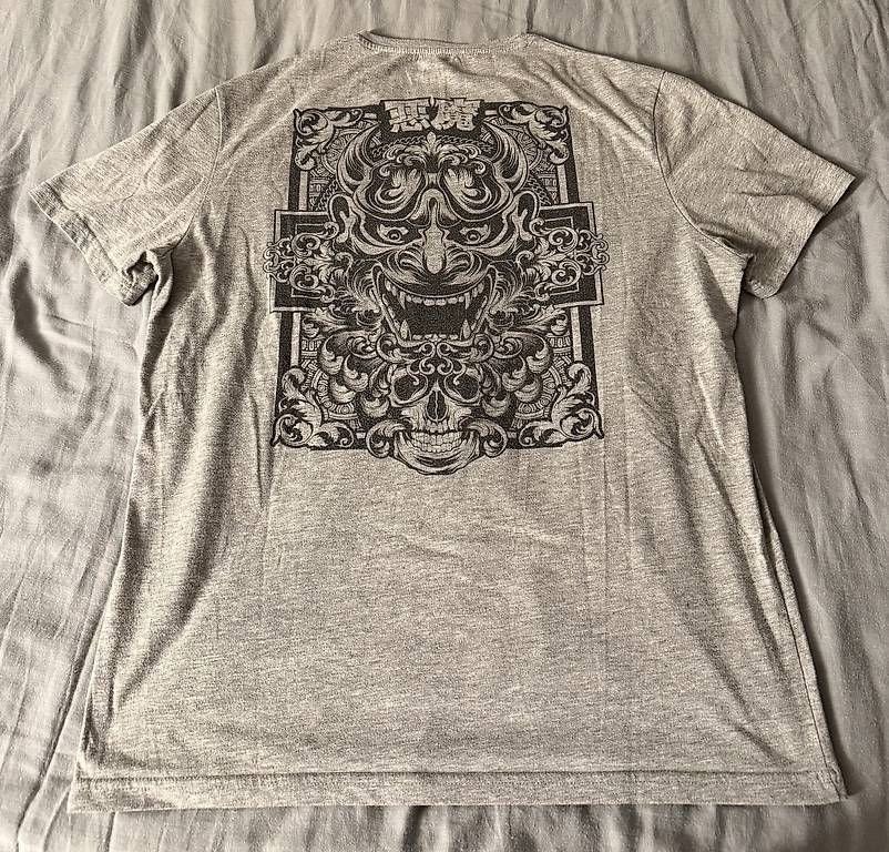 T-shirt: Graues T-Shirt mit Print – Usato da Wädenswil venduto da dom_pz5d 3