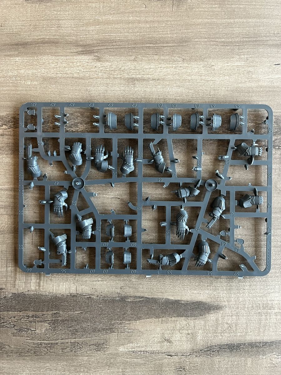 Giochi: Warhammer 40k/Horus Heresy Gussrahmen/Bits Set 4 – Usato da Othmarsingen venduto da stephiesheena 1