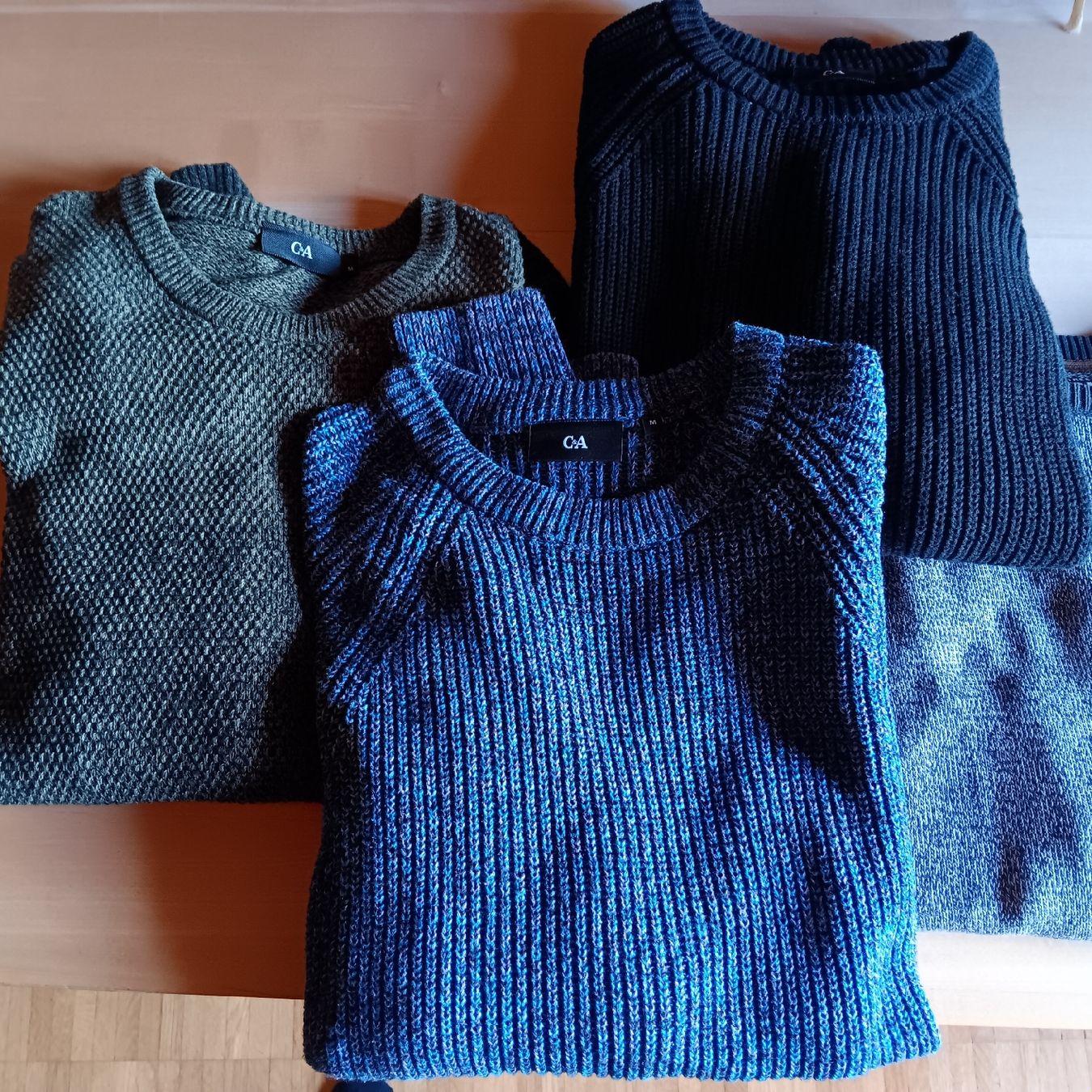 C&A Lotti & Set di vestiti: Jungenkleider 4 Pullover + 2 T-Shirts C&A, S. Oliver, H&M – Usato da Chur venduto da chr_b2cn 1