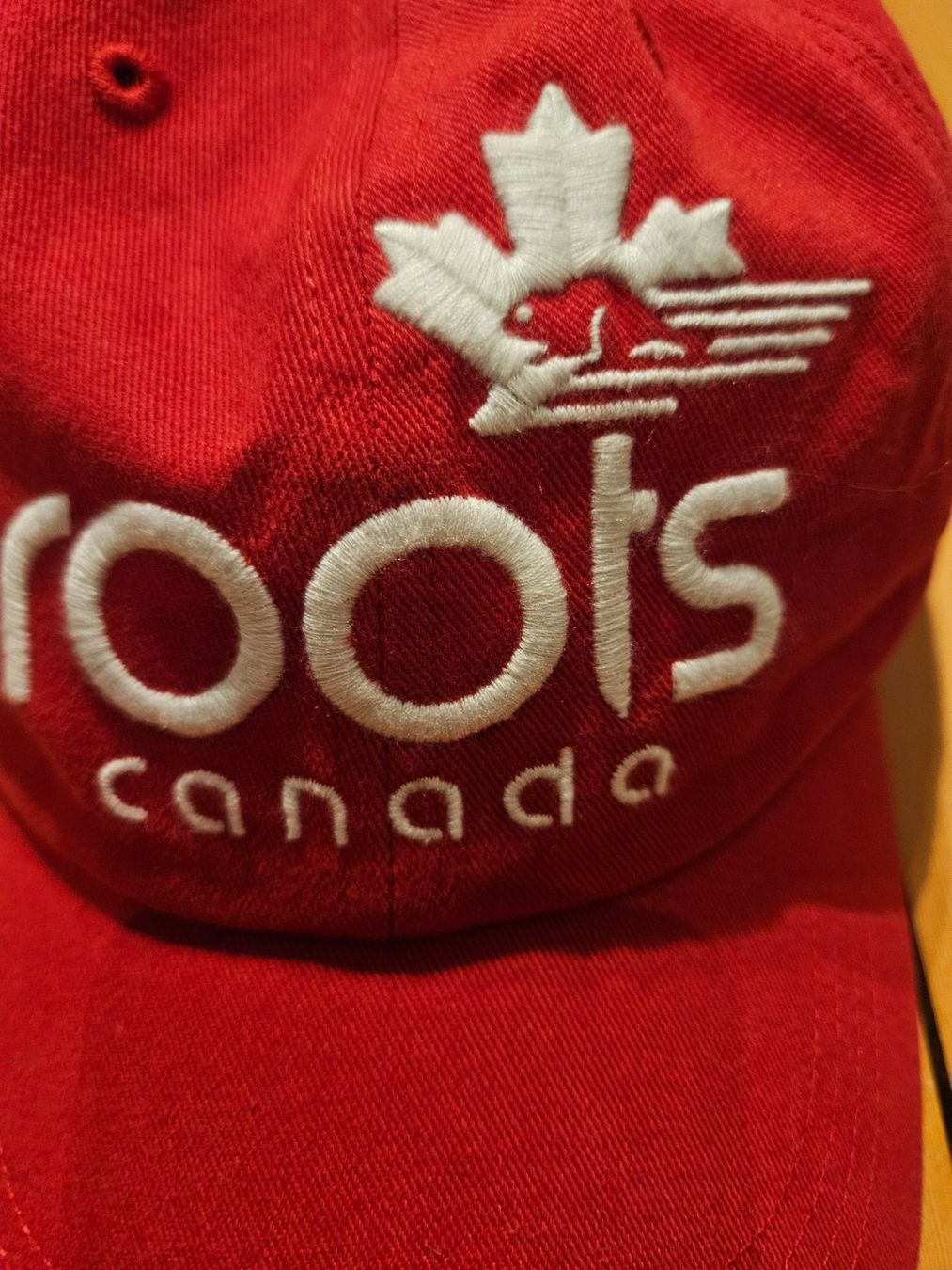 Altro in  Abbigliamento & Accessori: NEU Roots Canada Cap rot – Usato da Rifferswil venduto da fle_5nqr 1