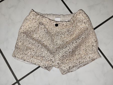 Schöne Goldene Shorts, Grösse 98