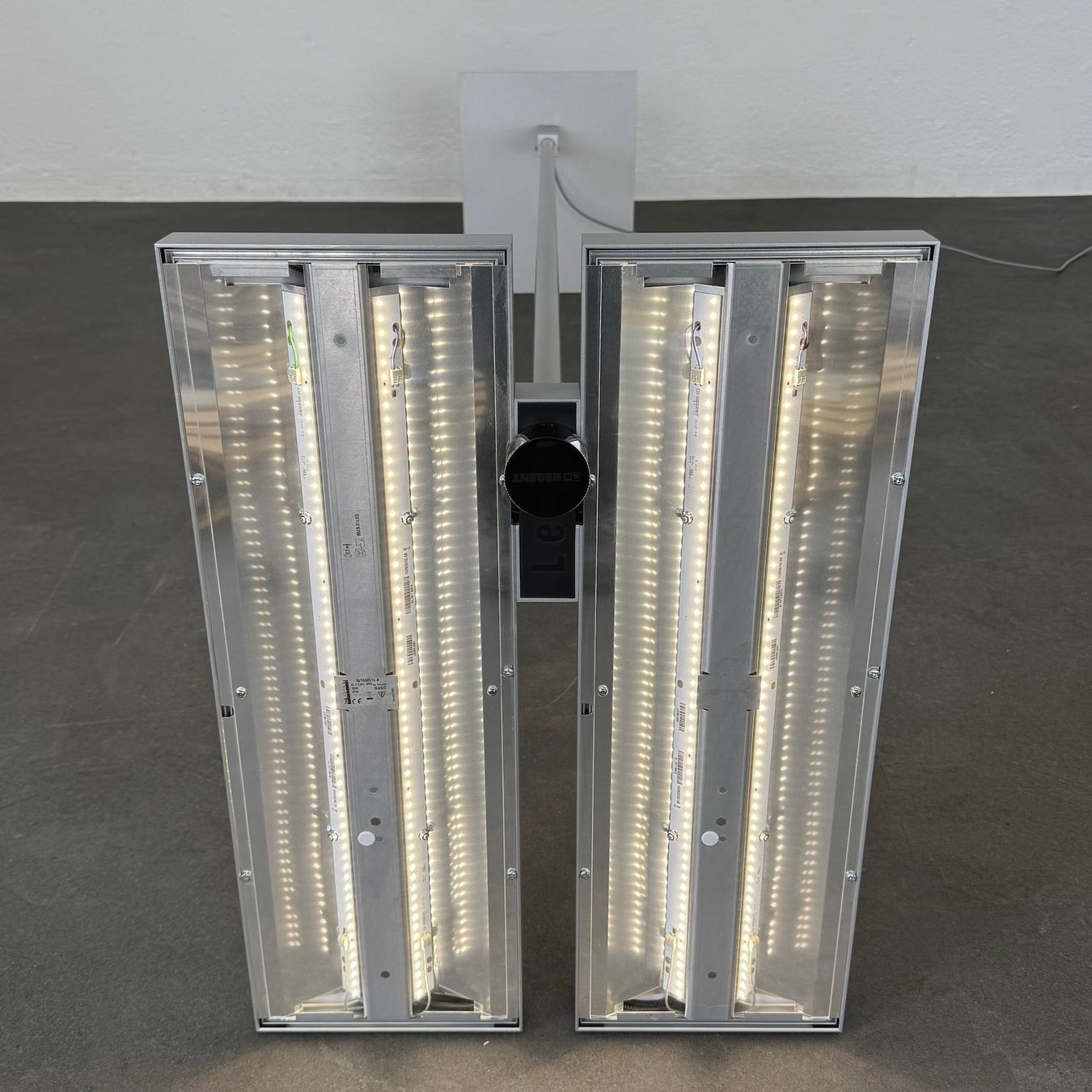 Regent Lampade: Regent Level LED Stehleuchte – Usato da Schönenwerd venduto da mcofficeshop 5